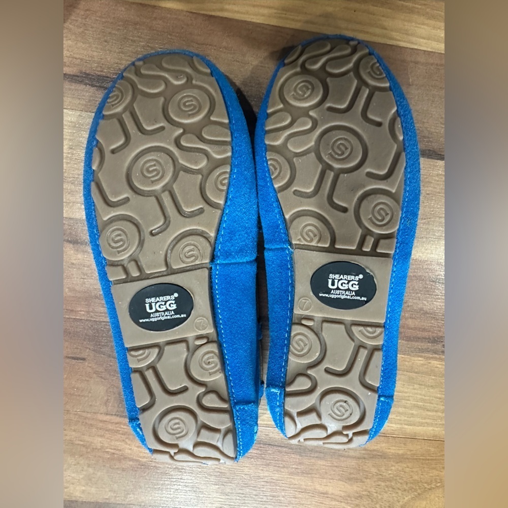 NWOT! UGG Kids Moccasins in Blue and Tan - Picture 2 of 4